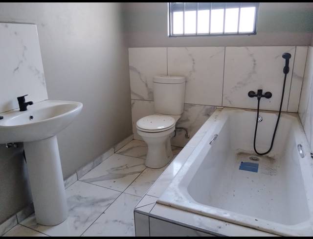 3 BEDROOM HOUSE FOR SALE IN VANDERBIJLPARK CE 3